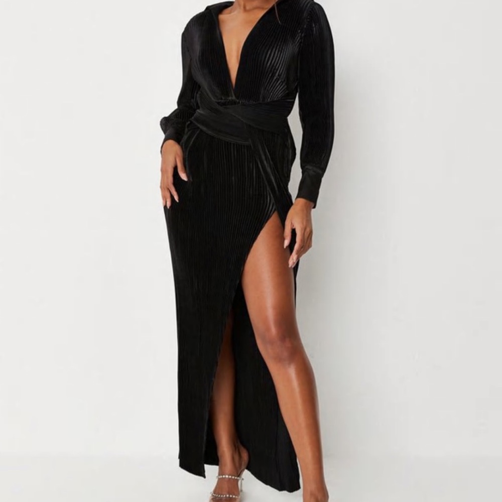 Carli bybel x Missguided black plisse twist front midaxi dress